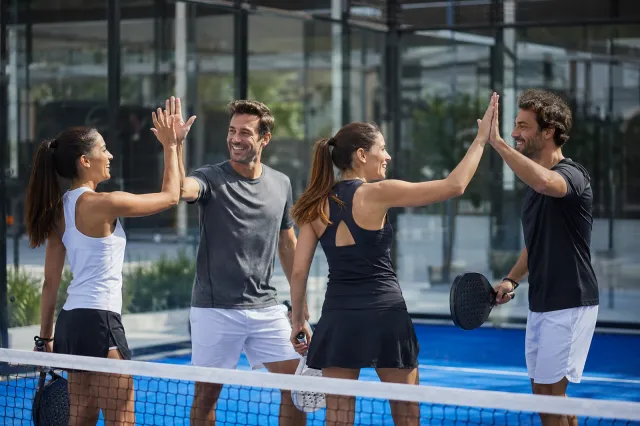 Kurumsal Şirketler İçin Padel: Takım Ruhunu Kortlara Taşıyın