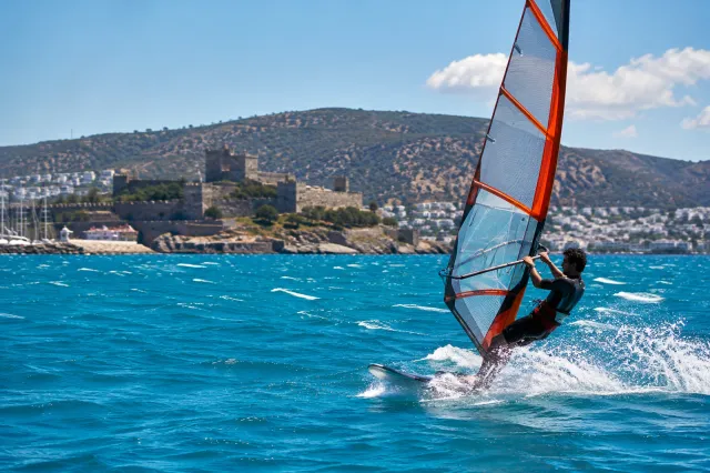 Bodrum’da Rüzgar Sörfü Sezonu